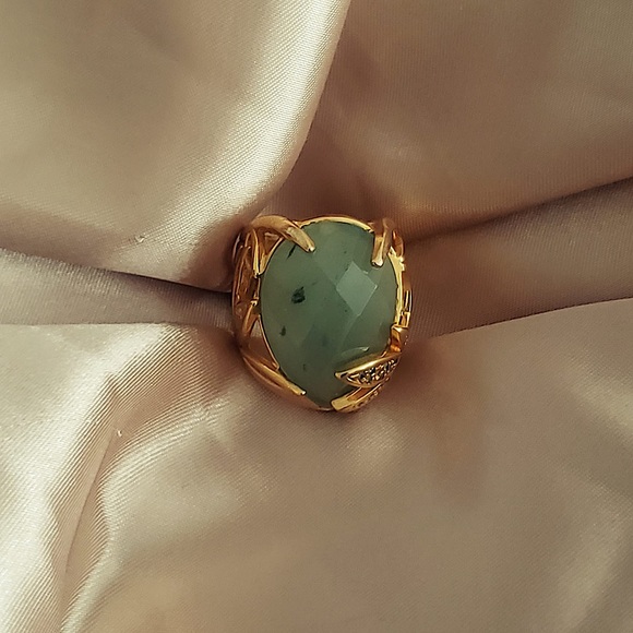 Green Aventurine Gemstone Ring w/ Vintage Olive Leaf Floral band in Gold. - Picture 5 of 5